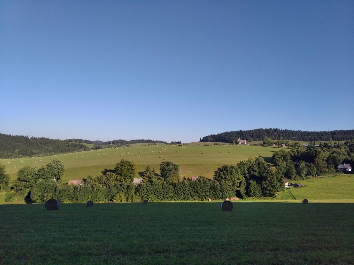 Celorocni Glamping V Pohodlnem Domecku Villa Výprachtice Buitenkant foto